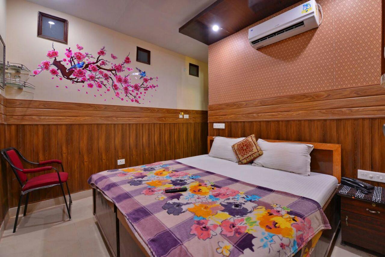 Hotel Dharam Villa Kalka Exterior photo
